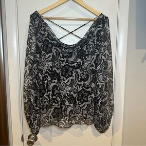 Adrianna Papell Cowl Neck Long Sleeve. Size: XL. Black and White.